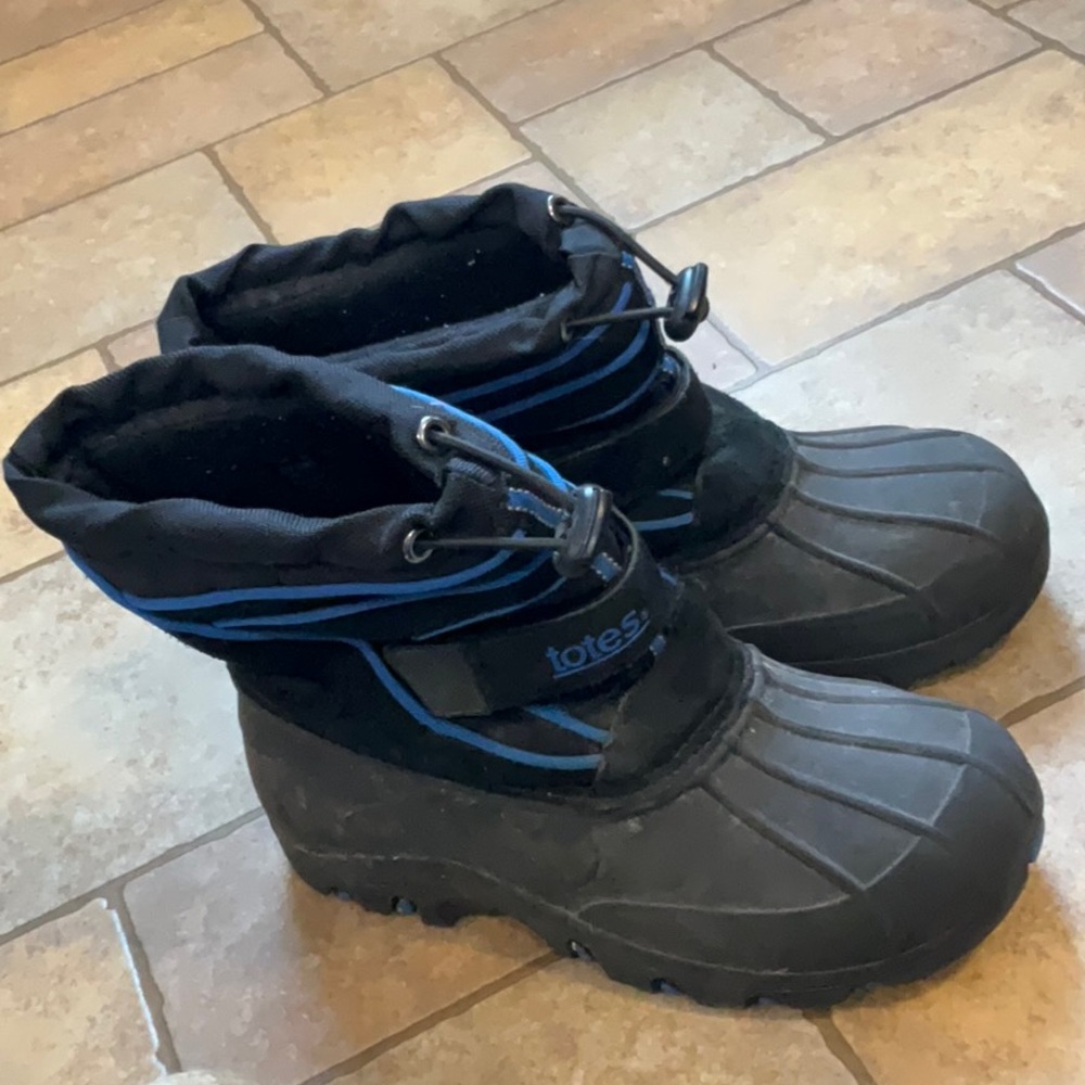 Youth boys Totes snowboots